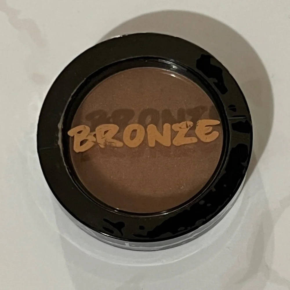 NEW! MODEL CO Shimmer Bronzing Powder